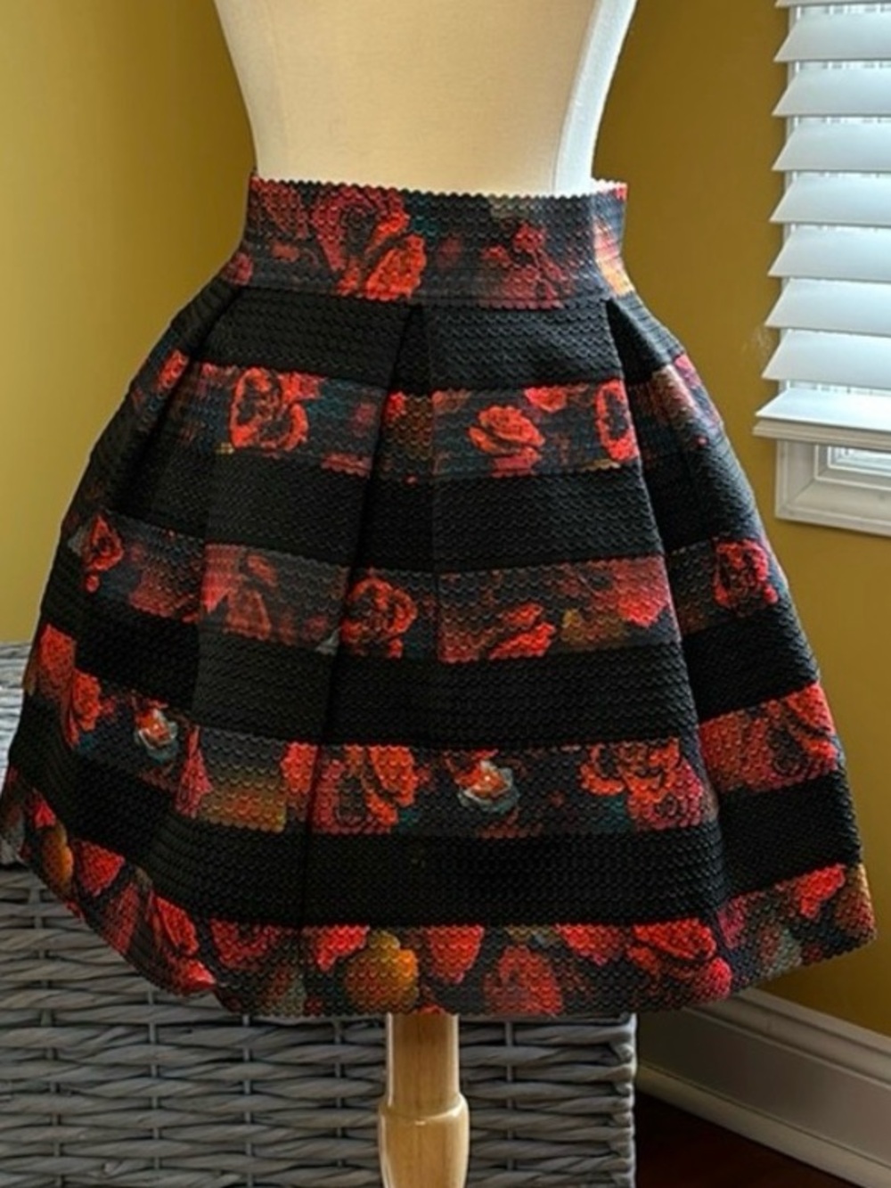 Black and Red GUESS Circle Skirt